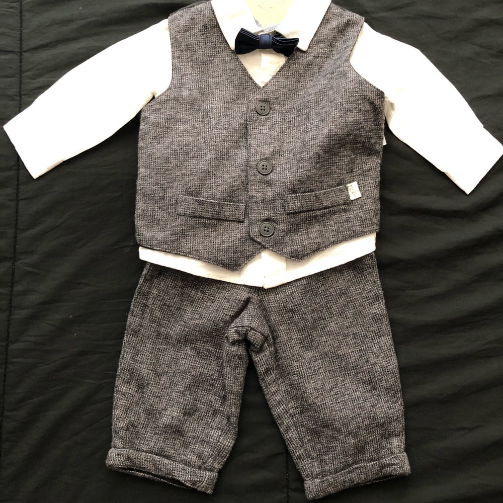 Infant suit w/tie - Picture 3 of 3